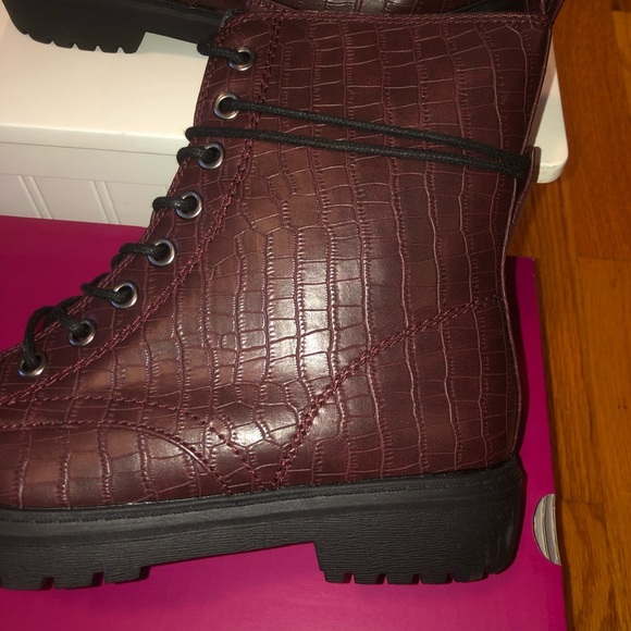 SO Women’s Combat Boots- Size 8-Burgundy Croco - Picture 5 of 13